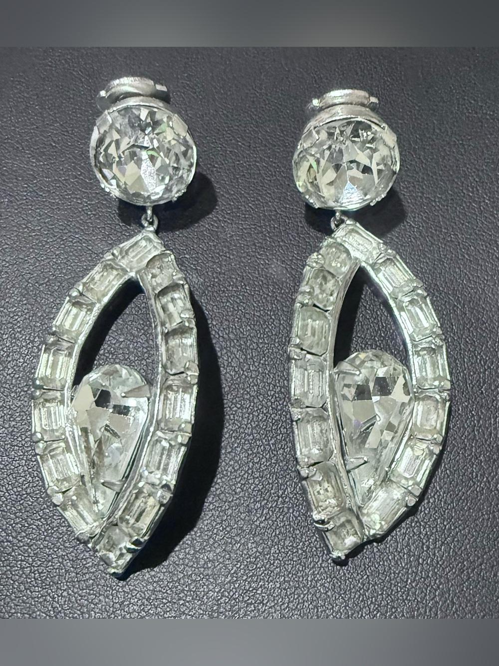 VTG EISENBERG 3399 Signed Rhinestone Clip On Earrings Clear Marquise Dangle
